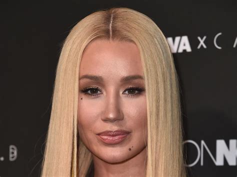 iggy azalea nude pictures|Iggy Azalea announces she has left social media after nude。